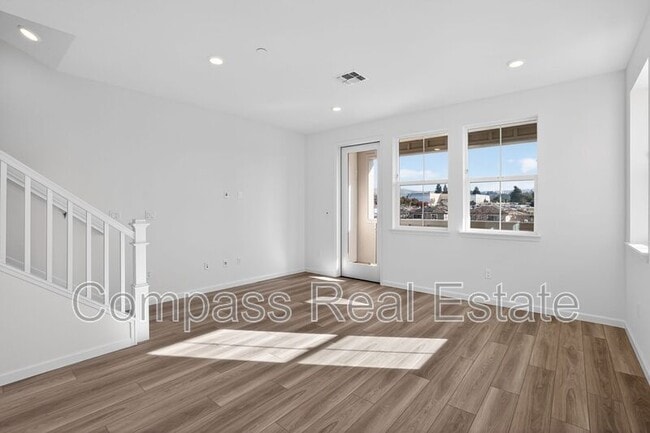 Building Photo - 3814 Norbridge Ave