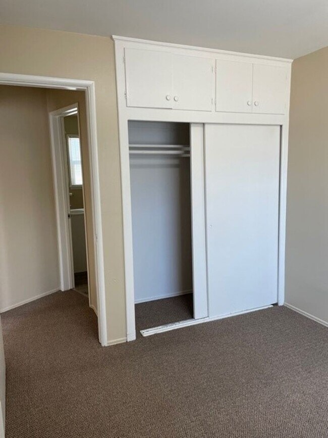 Building Photo - 4453 W 159th St