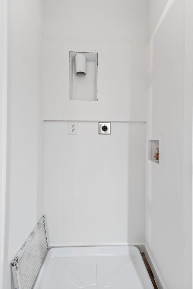 Building Photo - 2645 UNIT B Bell St