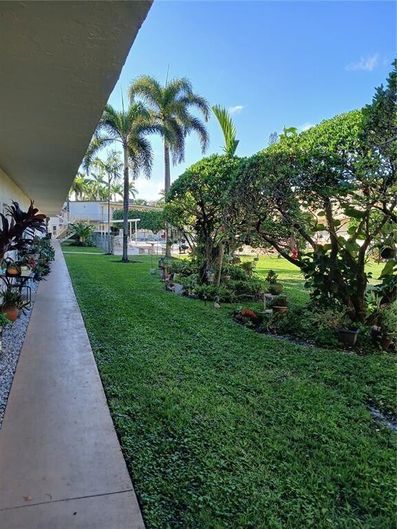 Building Photo - 2525 Hollywood Blvd