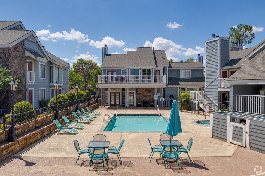 Pool Area - Stoneridge Apartments