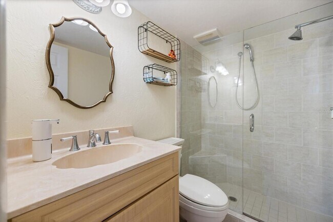 Building Photo - 1400 Tarpon Center Dr