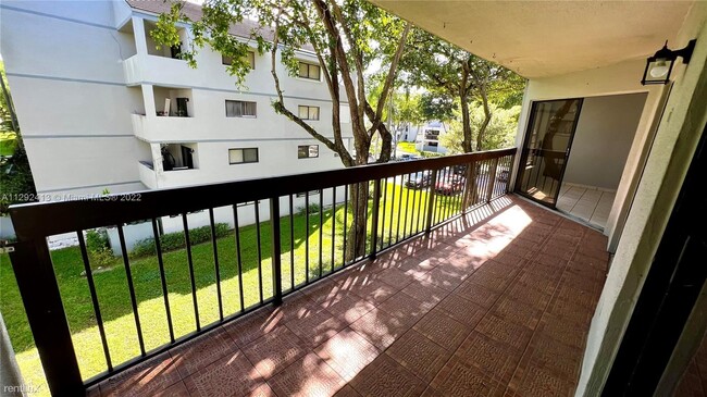 Building Photo - 2 br, 2 bath Condo - Calussa Club Village ...