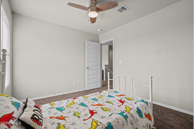 Building Photo - 956 Clapham St