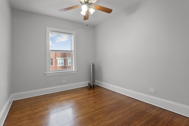 Building Photo - 1611 W Juneway Terrace