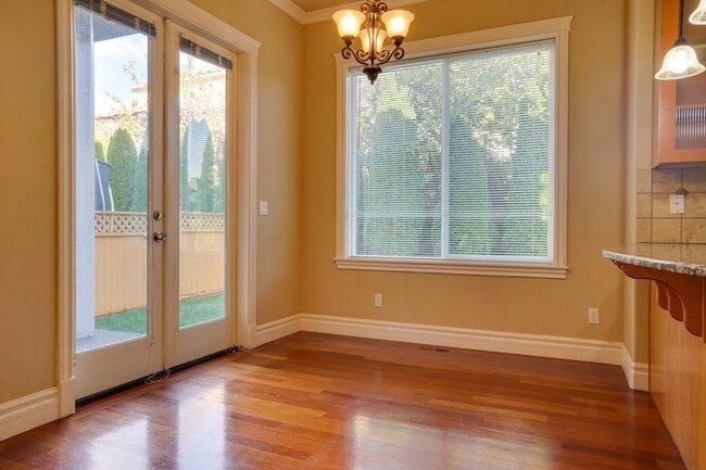 Building Photo - Move in Special for 4 Bedroom Easthill 2 s...