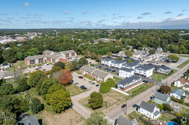 Aerial Context 1 - Merchants Village Apartments