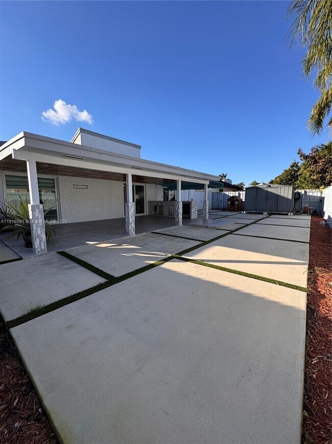 Building Photo - 20521 SW 125th Ave