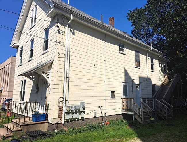 Building Photo - 14 Johnson St