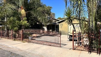 Building Photo - 219 E 10th St