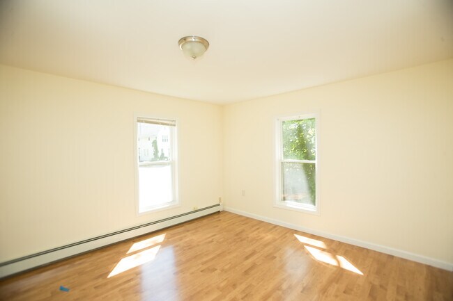 Building Photo - 18 Fern St