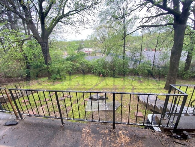 Building Photo - Duplex in NLR-Free Rent