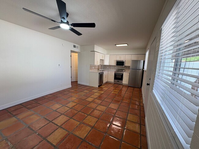 Building Photo - 817 S Melody Ln