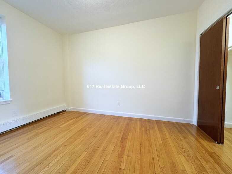 Building Photo - 172 N Beacon St