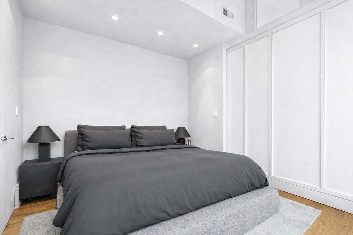 Building Photo - 640 Broadway