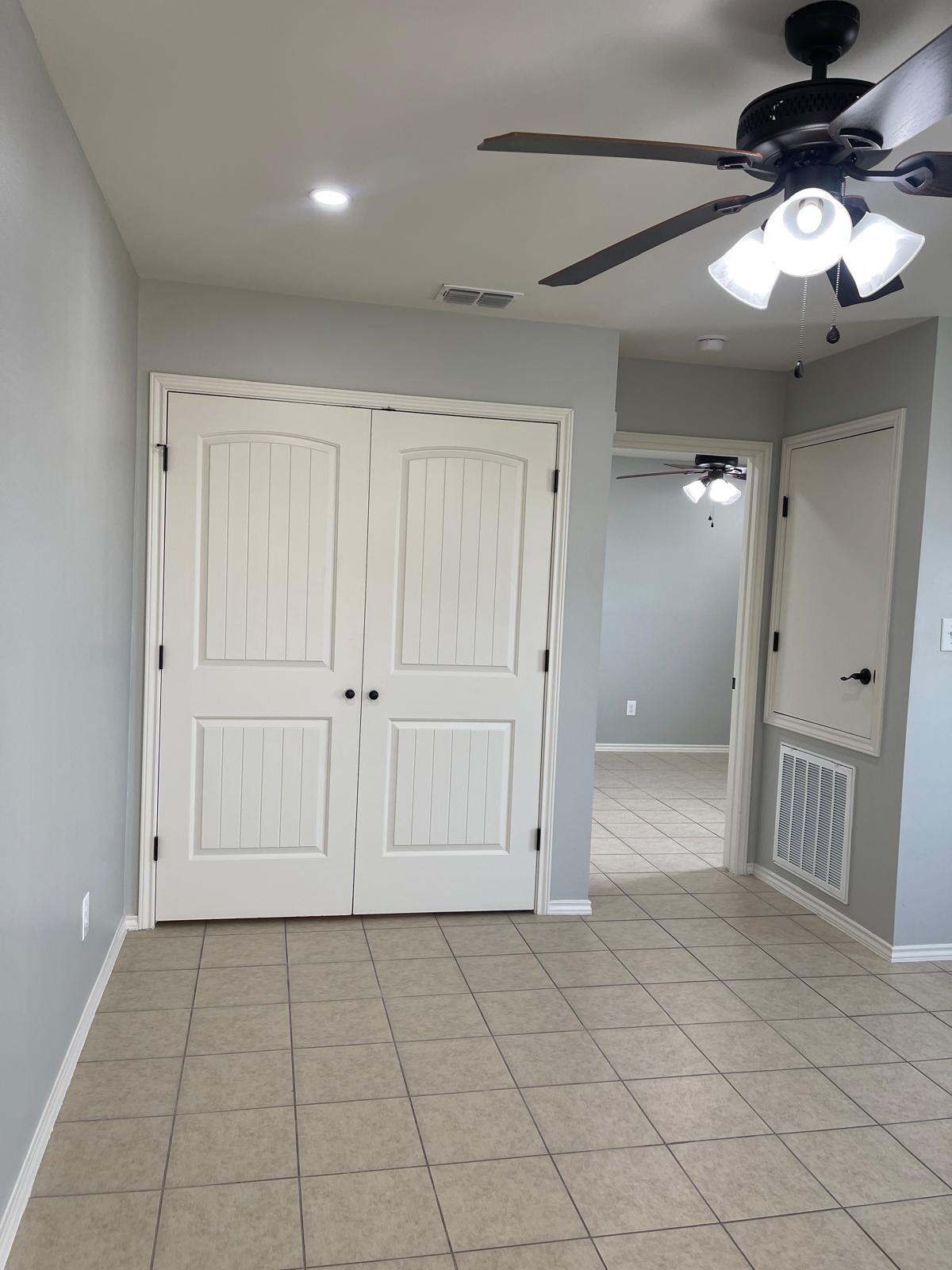 Building Photo - 401 E 2nd St