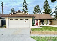 Building Photo - Charming Cul-de-Sac Home for Lease in Cerr...