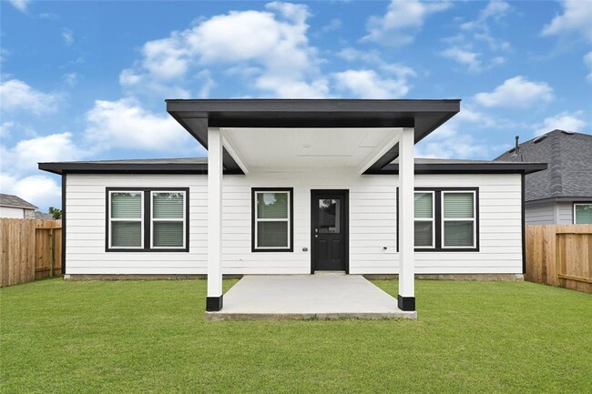 Building Photo - 11923 Wisteria Mdws Dr
