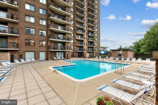 Building Photo - 200 N Pickett St