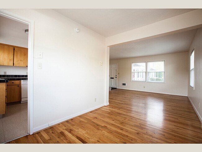 Building Photo - Lovely Mid-Century Gem in Peaceful Park Li...