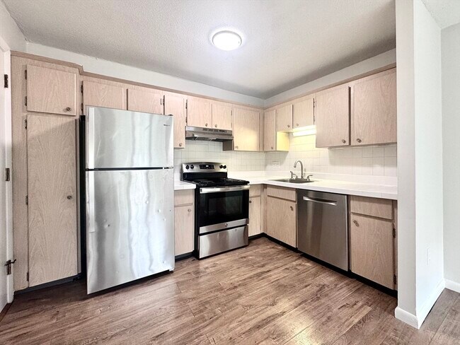 Primary Photo - 130 North St