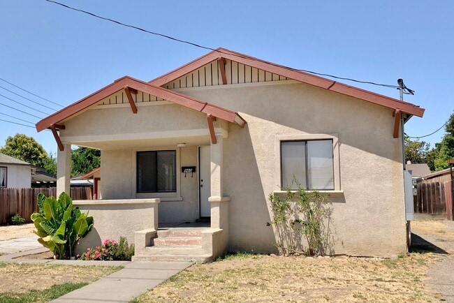 Primary Photo - 3 Bedroom in Hollister