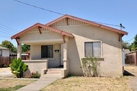 Building Photo - 3 Bedroom in Hollister