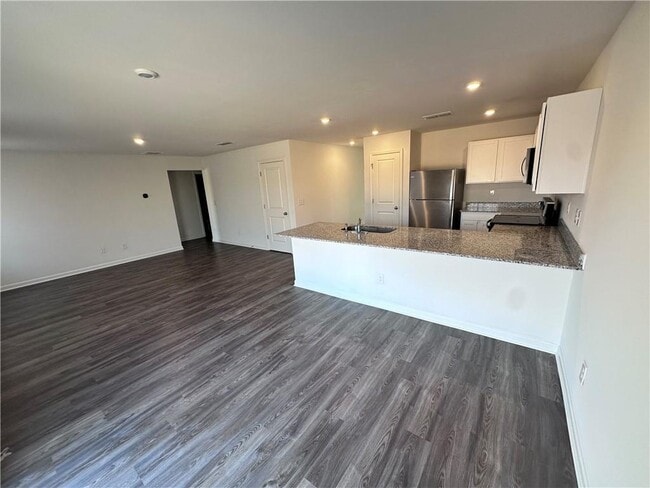 Building Photo - 536 Pemberton St