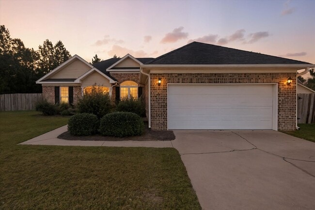 Building Photo - AVAILABLE NOW! (Pet Friendly)