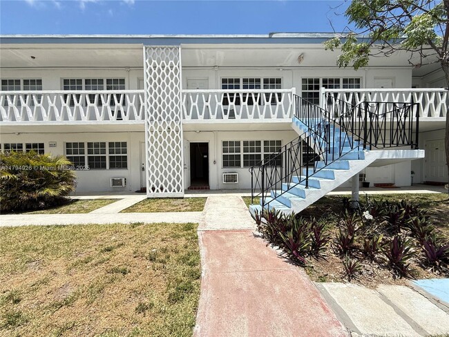 Primary Photo - 1471 NE 170th St