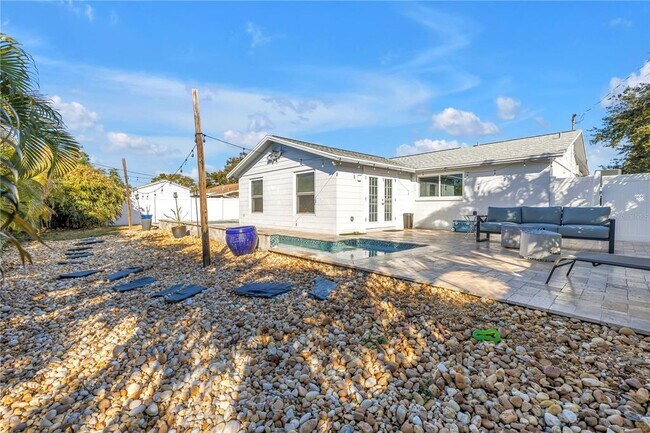 Building Photo - 354 74th Ave NE