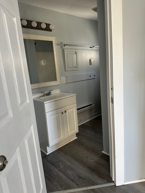 Building Photo - 4656 Main St