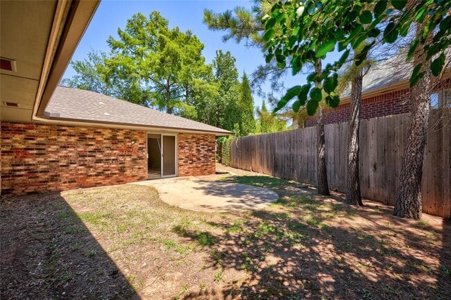 Building Photo - 6325 Glenbrook Ct