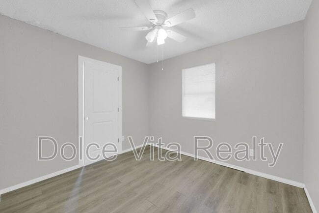 Building Photo - 4913 S 26th St