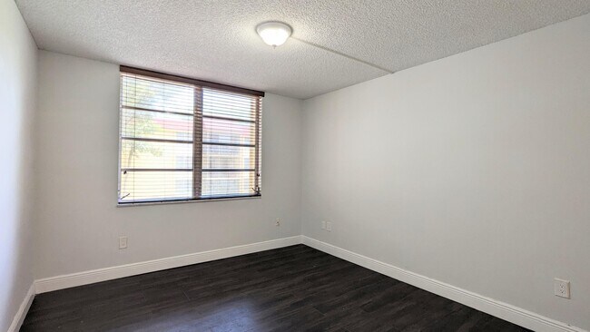 Building Photo - 3253 Foxcroft Rd