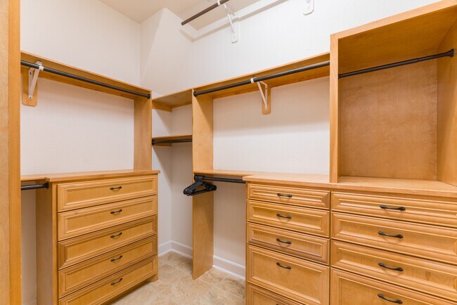 Building Photo - 18 Sundown Ridge Pl