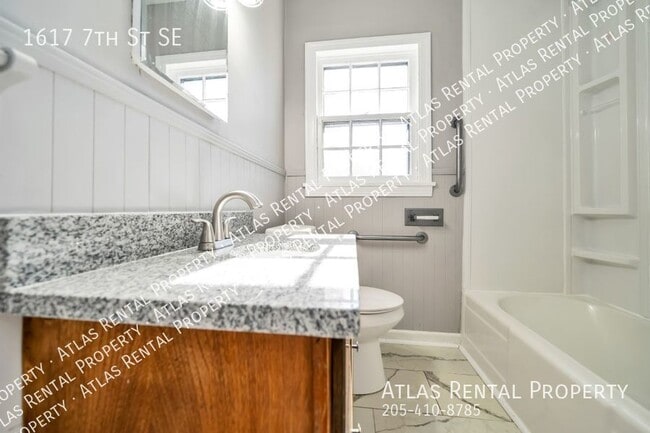 Building Photo - 1617 7th St SE