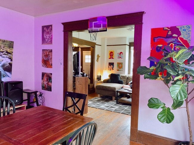 Building Photo - PRELEASE FOR AUG: 5 bdrm/2 bath near WWU and Downtown!