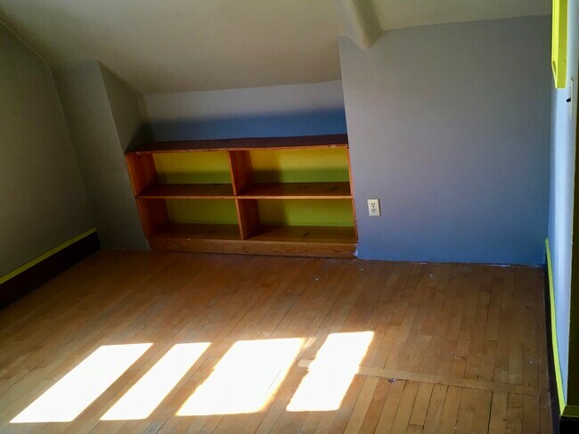 Den (upstairs) - 910 E Meinecke Ave