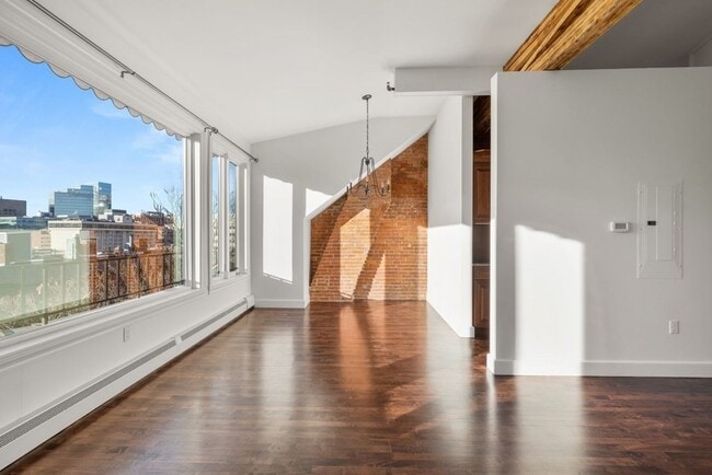 Building Photo - 32 Hancock St