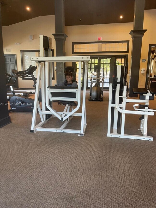 Building Photo - 2541 Centergate Dr