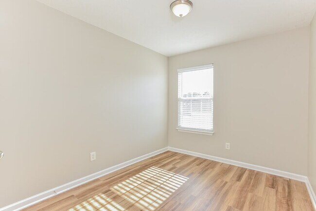 Building Photo - 8025 Logan Dr