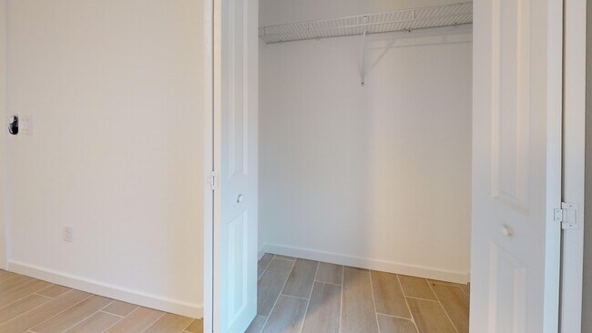 Building Photo - 2028 NE 6th Ave