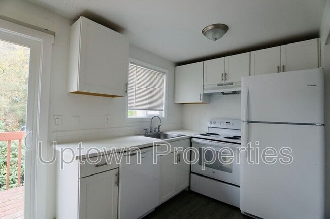 Building Photo - 5111 SW Beaverton Hillsdale Hwy