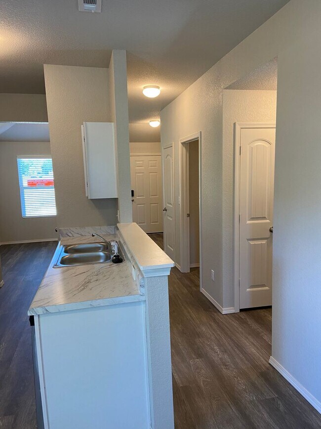 Building Photo - 10413 Cypress Knee Dr