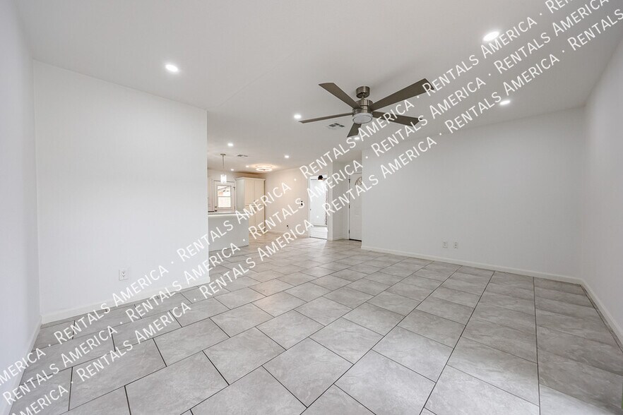 Building Photo - 3837 W Acapulco Ln