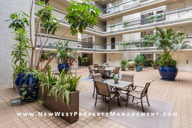 Building Photo - Expansive La Jolla Village 2 Bedroom at De...