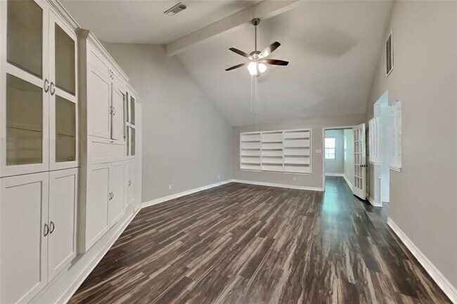 Building Photo - 15114 Stillcreek Dr