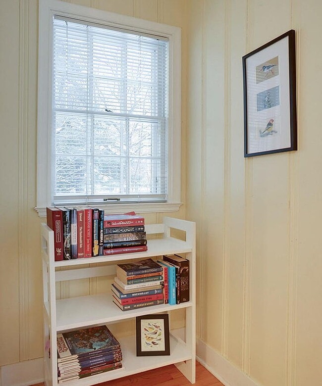 Building Photo - "Charming 3-Bed Home with Granite Elegance...