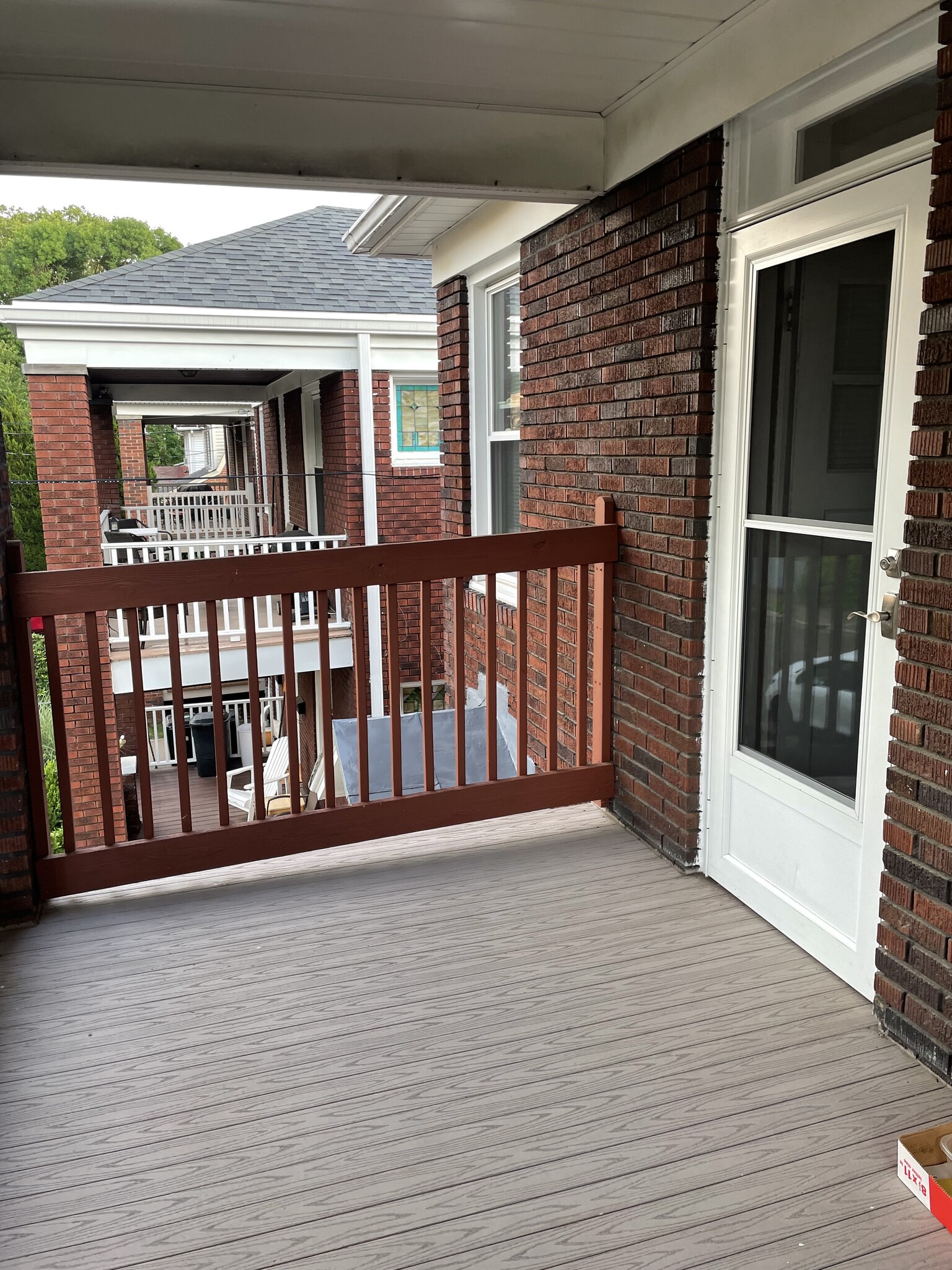 Nice Porch - 332 Kenmont Ave